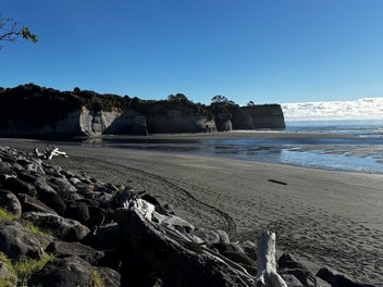 Traditional Kiwi Bach - Urenui Beach Camp