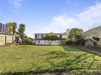 Huge home and land with limitless potential