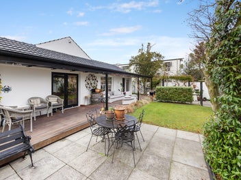 Urban Oasis in the Heart of Merivale