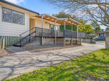 Home & Income or Multigenerational Opportunity
