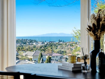Freehold, Rangi Zone & Sea Views