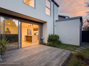 Great Street, Great Look And Garage!