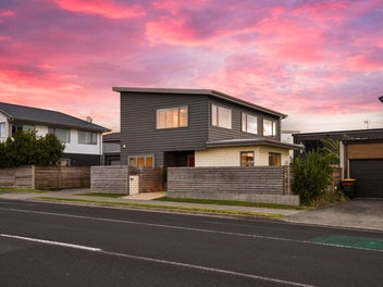 RELOCATING OVERSEAS – MUST BE SOLD