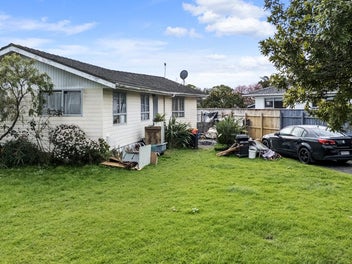Deceased Estate - Do Up! 608m²
