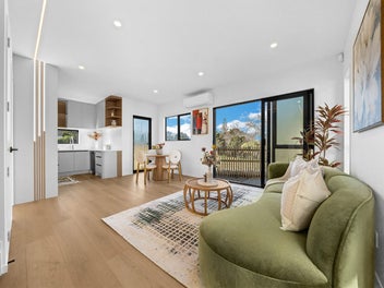 Standalone | Westlake Zone |Reserve-side Living
