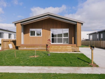 Brand New, Low-Maintenance, Fantastic Community!