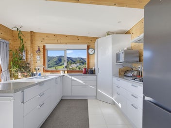 Off-Grid Living with Unmatched Views!