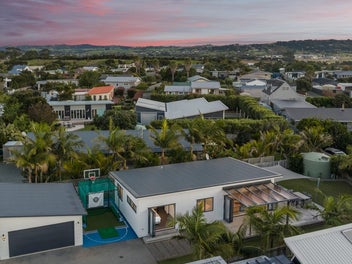 Your Tropical Haven in the Heart of the Heads