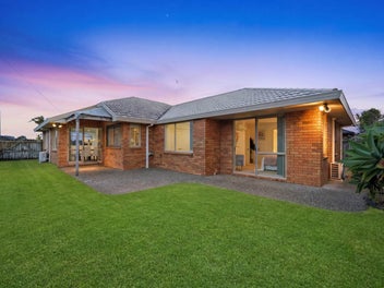 Family Haven in the Heart of The Gardens