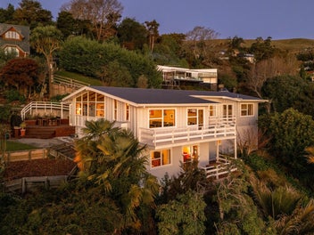 Timeless style with sun-soaked sea views