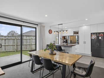Modern Living in Waitara