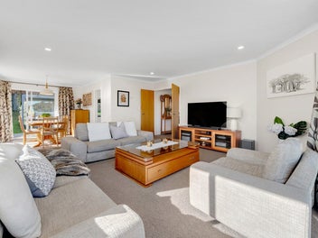 Single-Level Somerville Showstopper