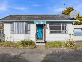 Low maintenance living with bonus studio!
