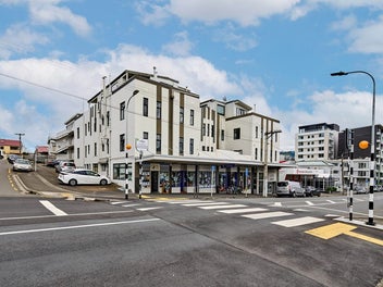 Cute, Spacious, Carpark Sorted! Available!
