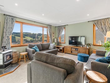 Character, Comfort & Space with Stunning Valley Vi