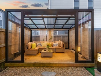 Modern Freehold Living in Popular Scott Point