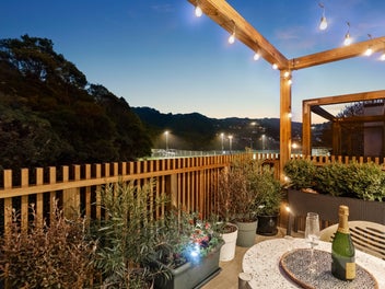Style & Convenience Buyer Budgets $880k Plus