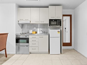 VR Auckland City: Two Bed Apartment Near SkyTower
