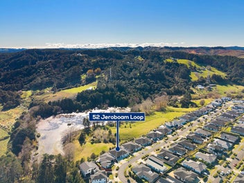 Live the Dream in Kumeu with Stunning Lake Views