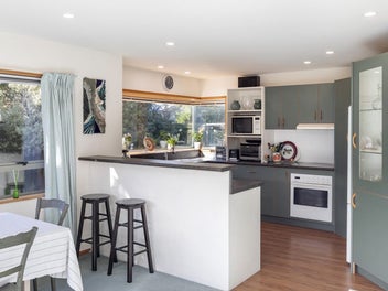 Sun, Space and Seaside Living