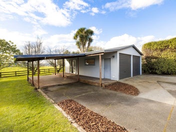 Family home with flexibility - great garaging