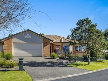 Sunny single level in sought after setting