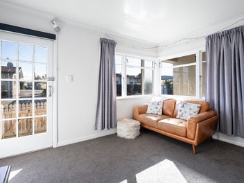 North-facing Sun Trap, Freehold, Walk to the Beach