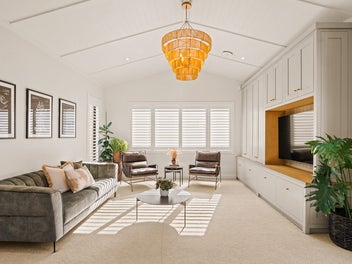 Luxury Show Home With Versatile Pool Pavilion