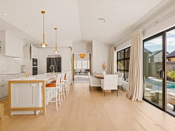 A Show Home That Makes a Splash