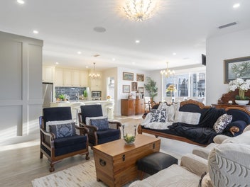 Sea Views, Corner Situated & Dual Masters