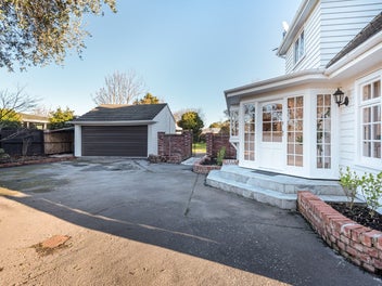 Character family home on 997sqm.