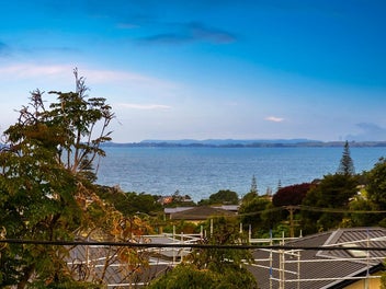 Near-New Coastal Luxury! Vendor Says Sell!