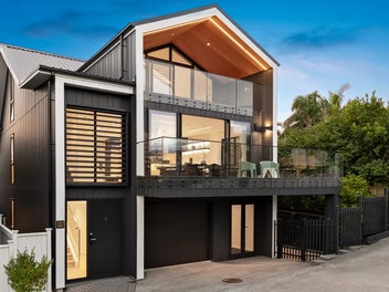 Near-New Coastal Luxury! Vendor Says Sell!