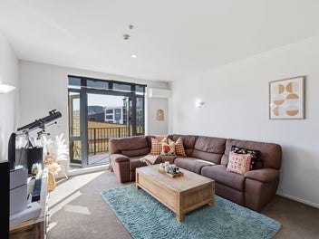 Spacious with its own Garage -Premium CBD living!!