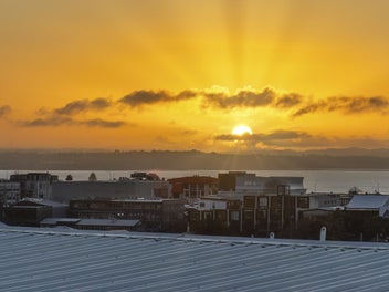 Sizable Sunset Stunner!