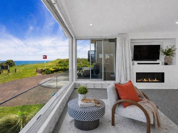 PRESTIGE, POSITION, PANORAMIC COASTAL LIVING