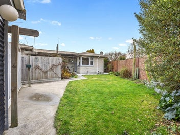 Location, Lifestyle & An Opportunity!!