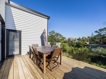 Exceptional Family Living - Exceptional Views!