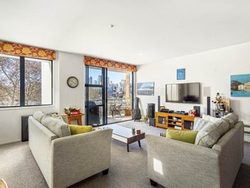 Parkside Penthouse – Views, Space & Lifestyle