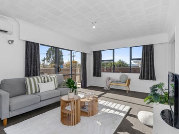 QUICK! 4 Bed on 1/4 Acre with Double Garage!