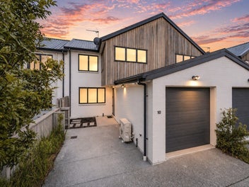 Large, spacious and sunny executive home