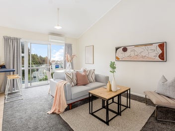 RENOVATED, READY & PERFECTLY POSITIONED