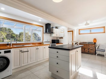 A Cosy Villa in Puhoi's Best-Kept Secret