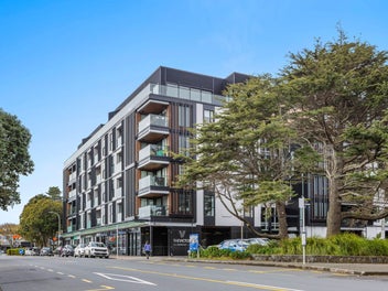 Penthouse Apartment - Coastal Lifestyle