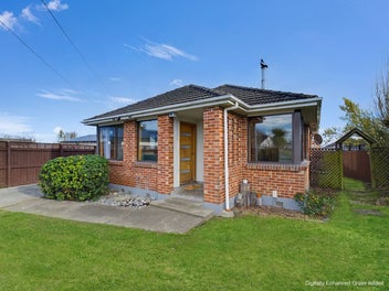 Single-Level Living with Lawn to Love