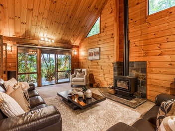 Natural Warmth, Privacy and Potential On 810m2