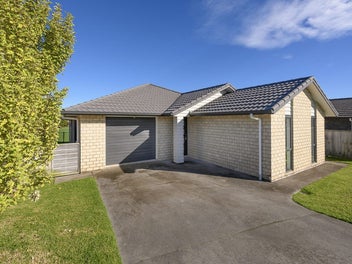 Sunny 2 Bedroom home with views over the reserve