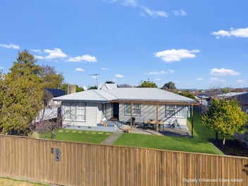 4 Exeter Crescent Pirimai