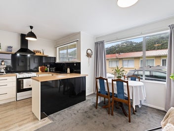 Sunny Start or Smart Downsize! 2 Beds + Study.