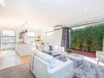 Sunny North Facing beautiful family home